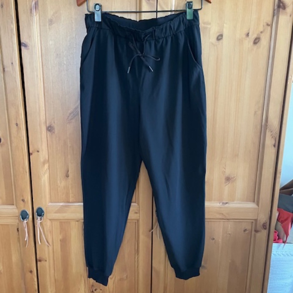 Lululemon Women's Scuba Jogger Size 10